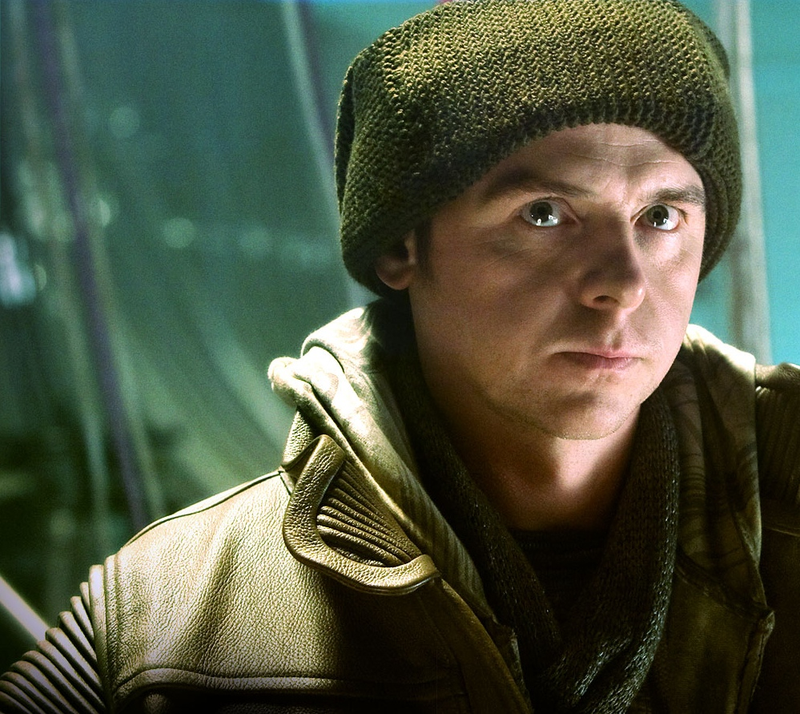 Illustration for article titled Chris Pine Isn't The Only Starfleet Officer Who Gets His Purty Face All Mangled